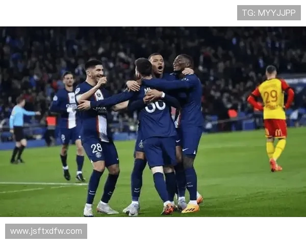 巴黎足球对阵卡昂的精彩对决揭示了法甲联赛的激烈竞争与球队实力的较量